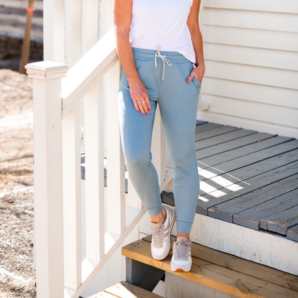 Vuori Performance Women's DreamKnit™ Joggers